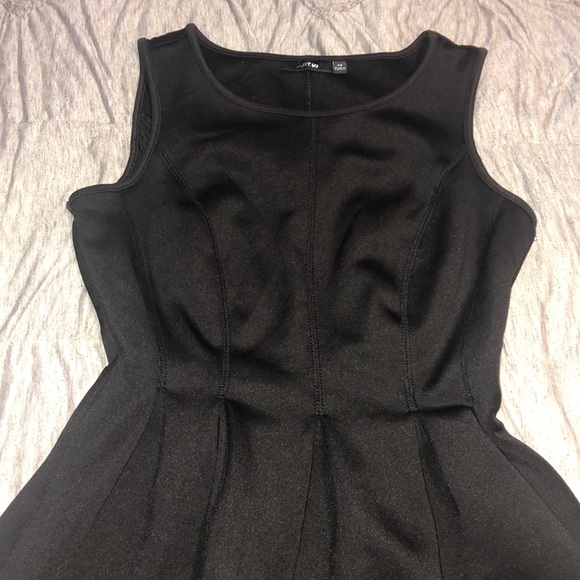 Black dress - Picture 3 of 4